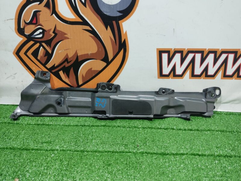 LR105082 Wing mounting bracket upper right LAND ROVER DISCOVERY 5 Used cost 70 € in stock 3 pcs.