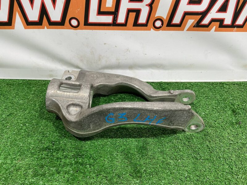 LR105282 Front right shock absorber bracket RANGE ROVER L405 13- Used - Image 12
