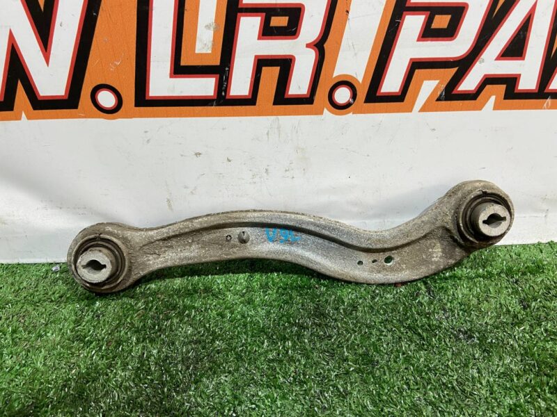 LR105961 Rear upper lever Range Rover Velar L560 (2018-) USED cost 80 € in stock 3 pcs.