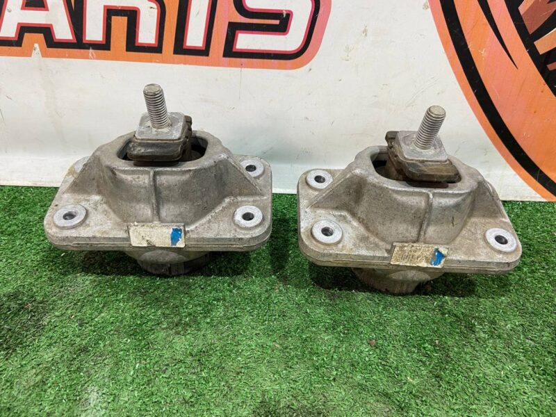 LR105970 Engine Mount 5.0 Range Rover Sport L494 (2014-2022) Used cost 107 € in stock 4 pcs.