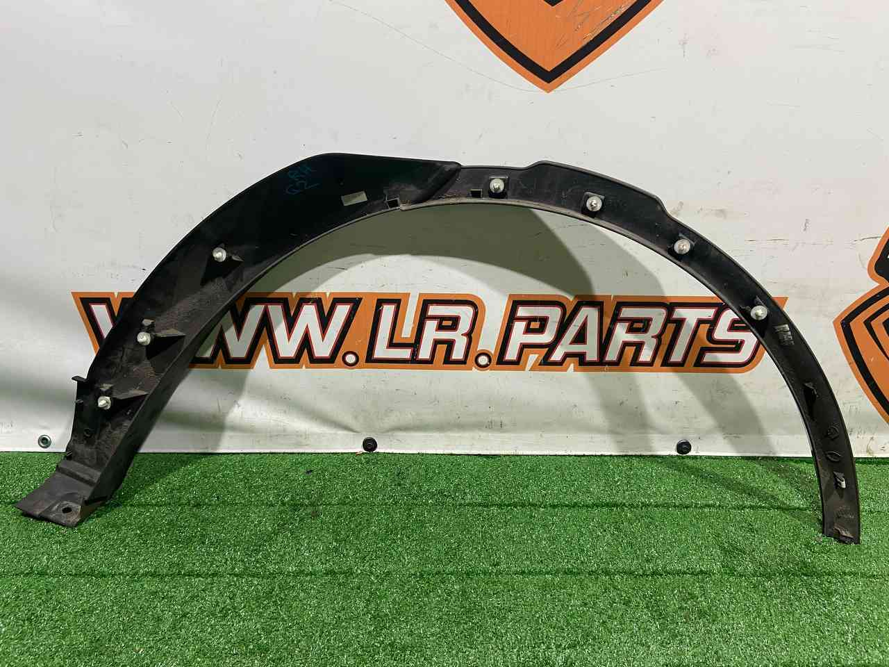 LR106670 Wheel arch fender moulding rear right Land Rover Discovery 5 used cost 90 € in stock 1 pcs.