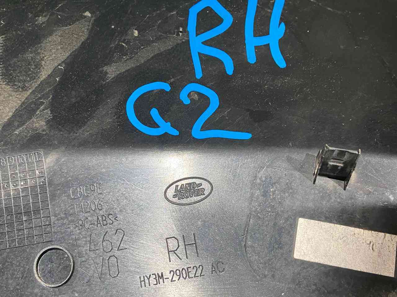 LR106670 Wheel arch fender moulding rear right Land Rover Discovery 5 used cost 90 € in stock 1 pcs.
