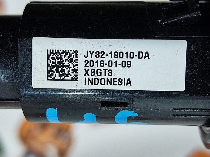 LR107236 USB Socket USB port LAND ROVER DISCOVERY 5 Used cost 38,89 € in stock 4 pcs.