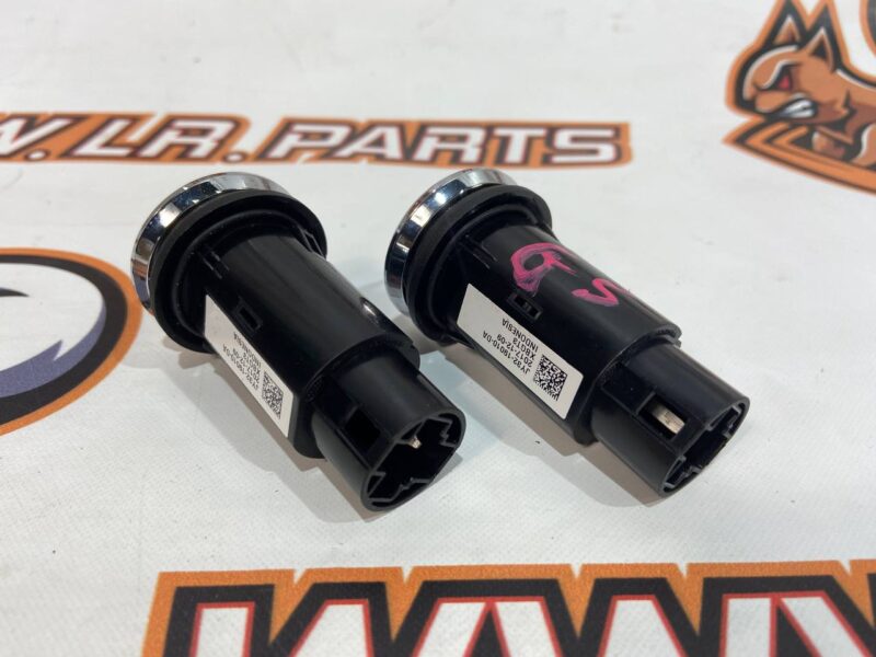 LR107236 USB Socket USB port LAND ROVER DISCOVERY 5 Used cost 38,89 € in stock 4 pcs.
