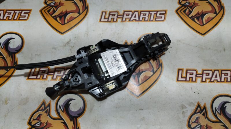 LR108184 Door handle mounting bracket Land Rover Discovery Sport L550 2015- Used cost 5 € in stock 2 pcs.