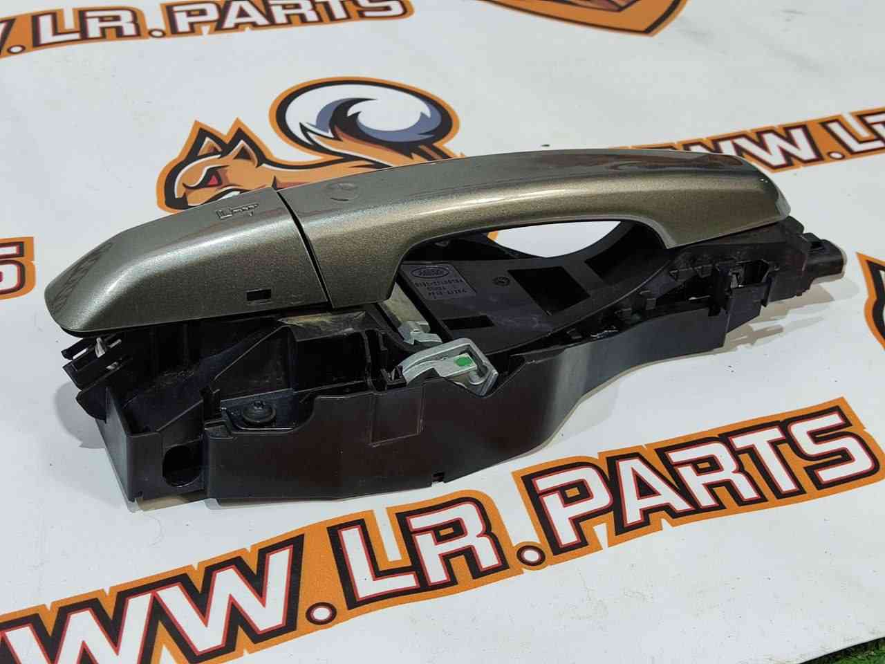 LR108187 Front RIGHT Door Handle Bracket LAND ROVER DISCOVERY SPORT (L550) 2015- Used cost 10 € in stock 1 pcs.