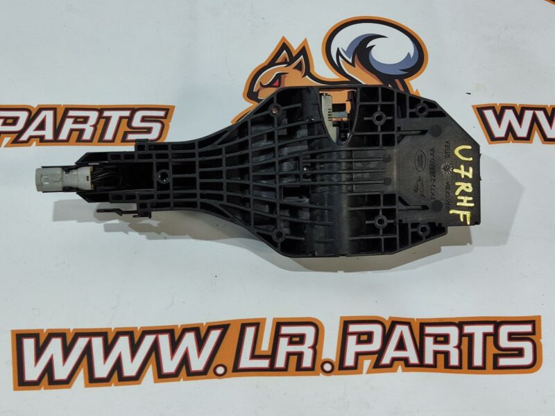 LR108187 Front RIGHT Door Handle Bracket LAND ROVER DISCOVERY SPORT (L550) 2015- Used cost 10 € in stock 1 pcs.