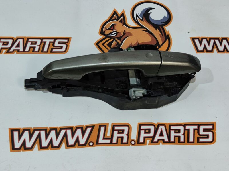 LR108187 Front RIGHT Door Handle Bracket LAND ROVER DISCOVERY SPORT (L550) 2015- Used cost 10 € in stock 1 pcs.