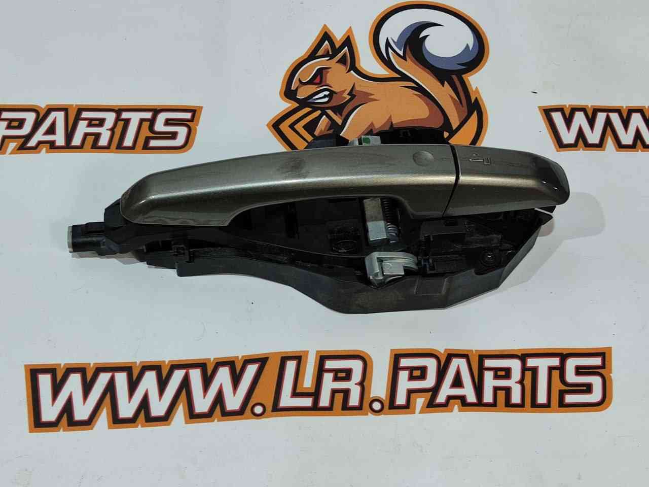 LR108187 Front RIGHT Door Handle Bracket LAND ROVER DISCOVERY SPORT (L550) 2015- Used cost 10 € in stock 1 pcs.