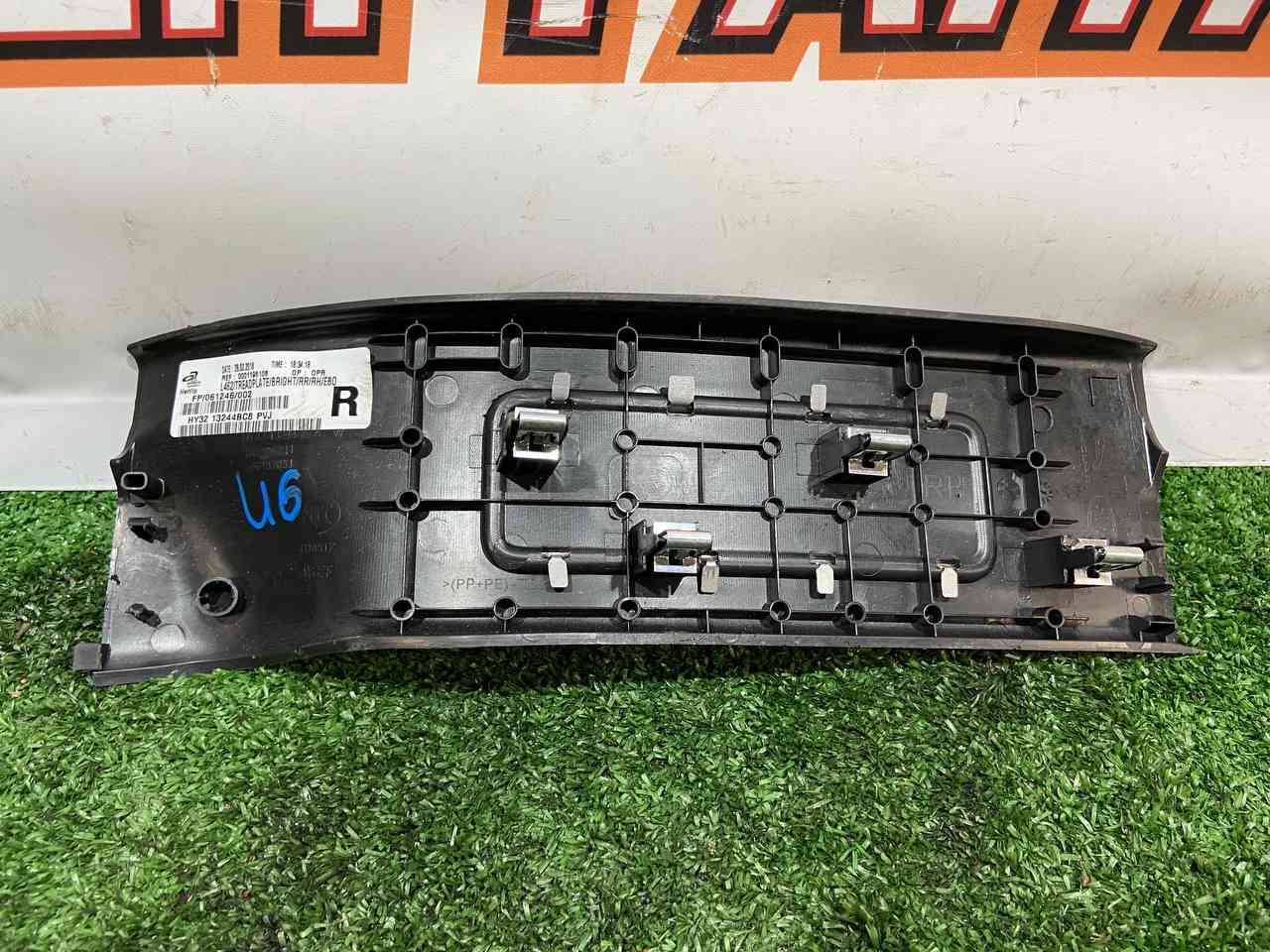 LR108373 Front right door trim Land Rover Discovery 5 L462 (2017-) used cost 23 € in stock 2 pcs.