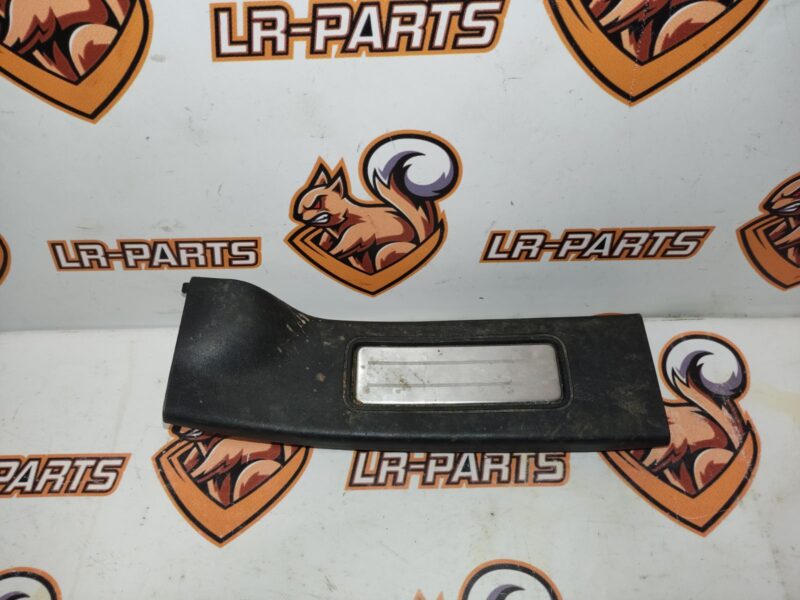 LR108373 Front right door trim Land Rover Discovery 5 L462 (2017-) used cost 23 € in stock 2 pcs.