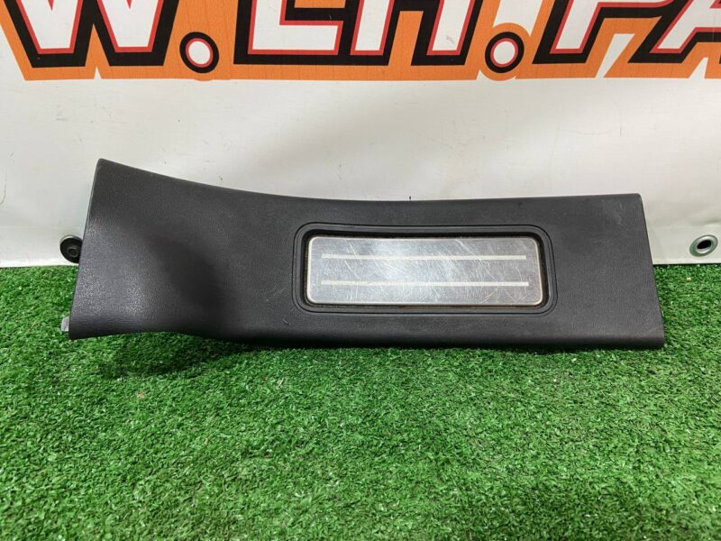 LR108377 Door sill rear left Land Rover Discovery 5 L462 used cost 40 € in stock 2 pcs.