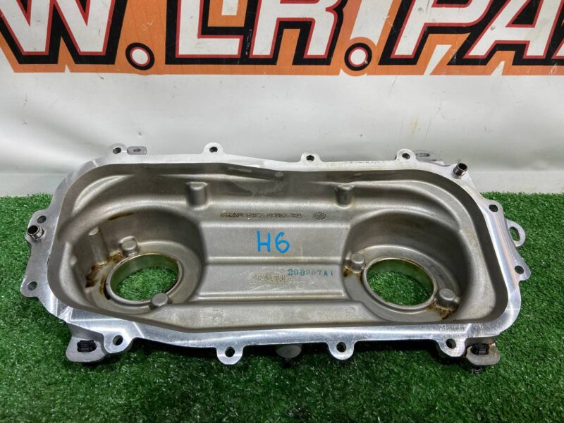 LR108934 Cylinder head cover 2.0 i RANGE ROVER VELAR (L560) Used cost 90 € in stock 3 pcs.