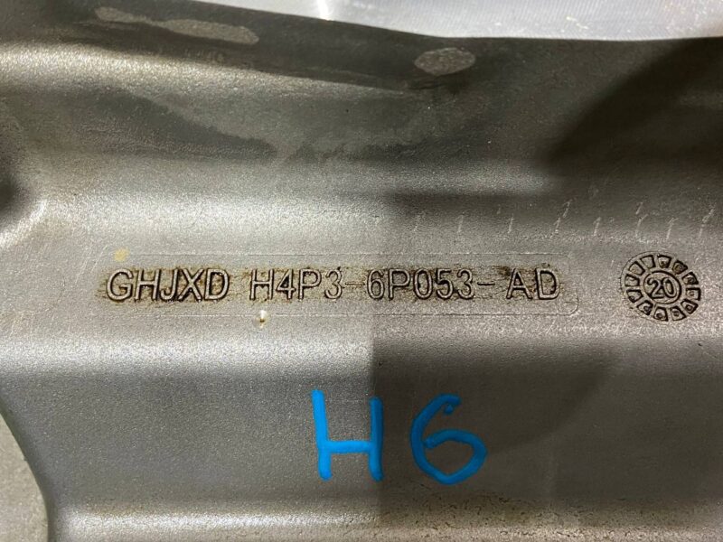 LR108934 Cylinder head cover 2.0 i RANGE ROVER VELAR (L560) Used cost 90 € in stock 3 pcs.