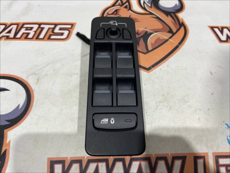 LR109008 Front driver's door window lifter button block Land Rover Discovery Sport L550 (2015-) Used cost 70 € in stock 3 pcs.