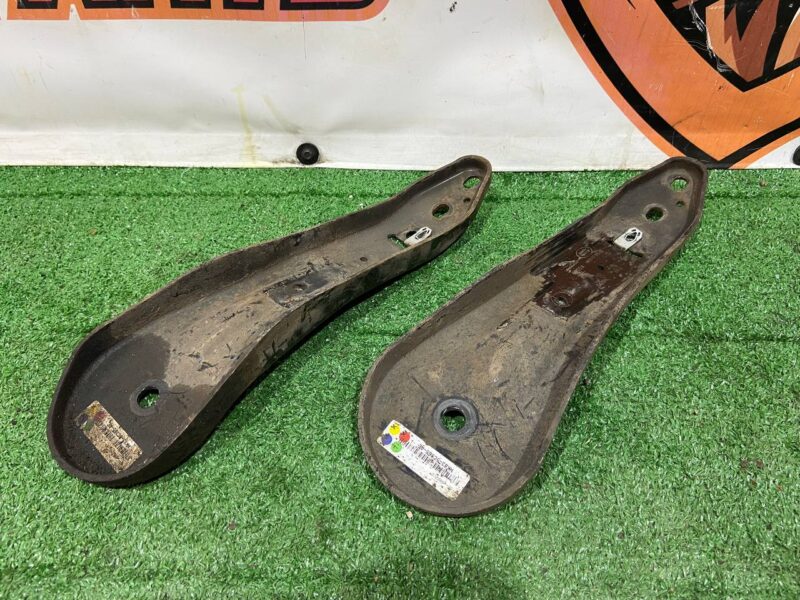 LR109357 Rear beam bracket (front) RANGE ROVER VELAR (L560) Used cost 15 € in stock 8 pcs.