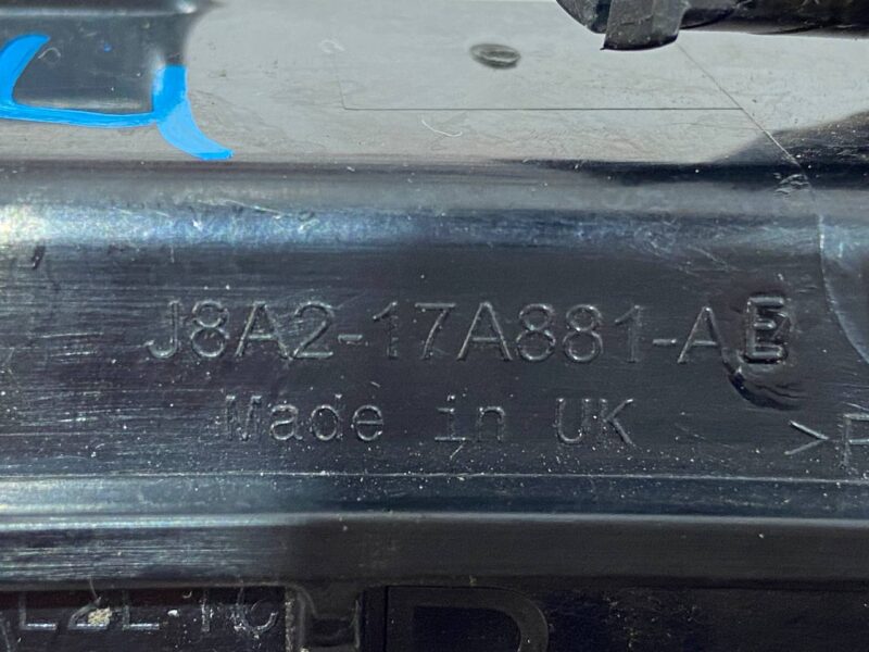 LR109393 Rear bumper mounting bracket, right upper Range Rover Velar L560 (2018-) Used cost 25 € in stock 1 pcs.
