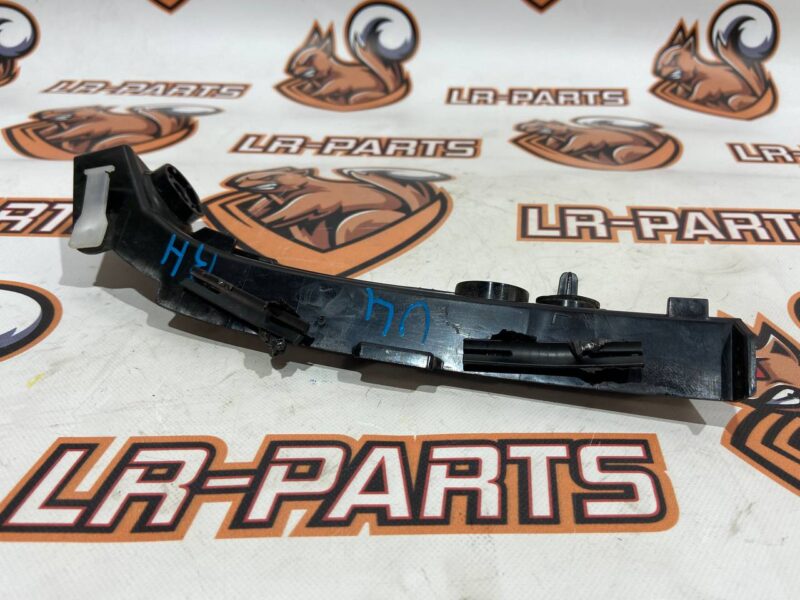 LR109393 Rear bumper mounting bracket, right upper Range Rover Velar L560 (2018-) Used cost 25 € in stock 1 pcs.