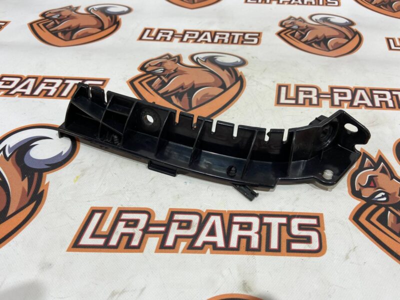 LR109393 Rear bumper mounting bracket, right upper Range Rover Velar L560 (2018-) Used cost 25 € in stock 1 pcs.