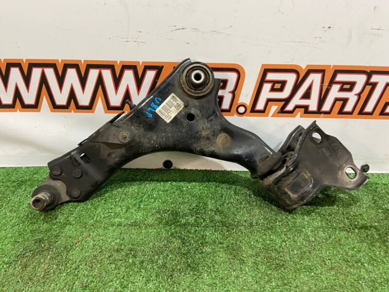 LR110313 Front lower left lever Land Rover Discovery Sport L550 (2015-) USED cost 130 € in stock 1 pcs.