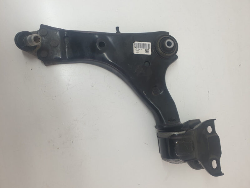 LR110313 Front lower left lever Land Rover Discovery Sport L550 (2015-) USED cost 130 € in stock 1 pcs.