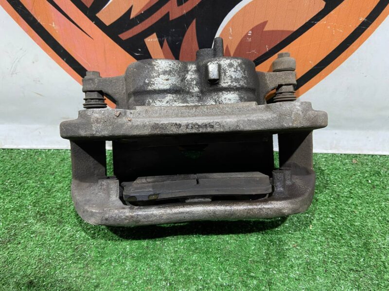 LR110407 Front right caliper Land Rover Discovery 5 L462 (2017-) Used cost 105,45 € in stock 12 pcs.