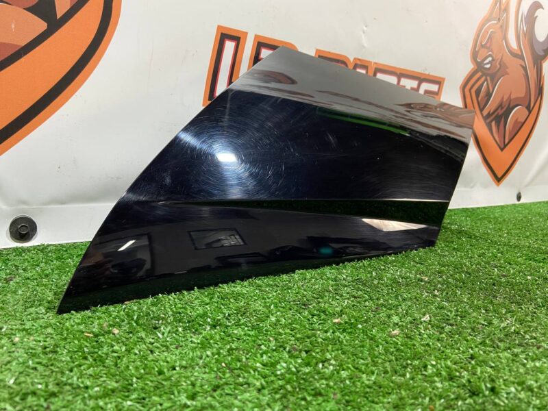 LR110617 Left body molding for rear pillar Range Rover Velar L560 (2018-) Used cost 70 € in stock 4 pcs.