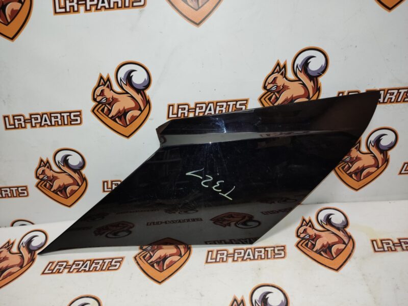 LR110617 Left body molding for rear pillar Range Rover Velar L560 (2018-) Used cost 70 € in stock 4 pcs.