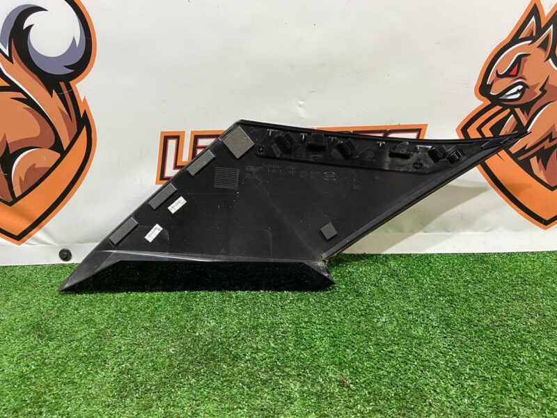 LR110618 Body molding right on the rear rack Range Rover Velar L560 (2018-) Used cost 70 € in stock 2 pcs.