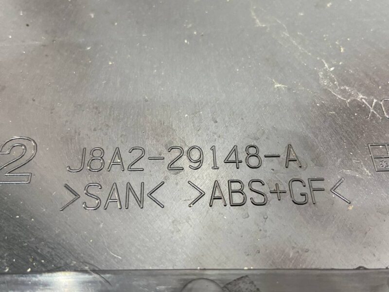 LR110618 Body molding right on the rear rack Range Rover Velar L560 (2018-) Used cost 70 € in stock 2 pcs.