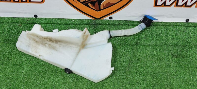 LR111379 washer tank Range Rover Velar L560 Used cost 90 € in stock 1 pcs.