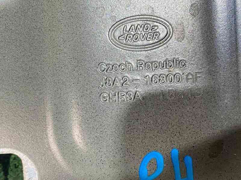 LR111644 Hood hinge right Range Rover Velar L560 (2018-) Used cost 50 € in stock 5 pcs.