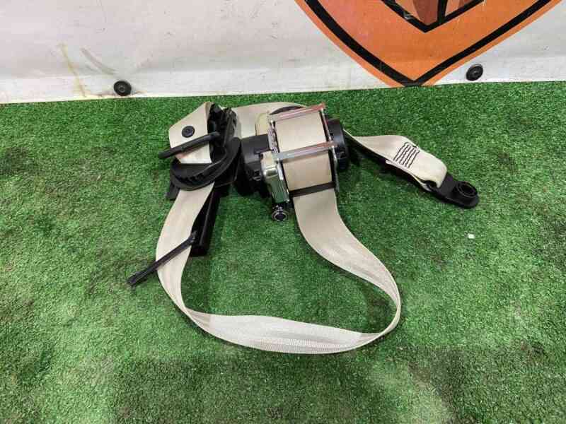 LR112788 Front left seat belt Range Rover L405 (2013-2021) Used cost 150 € in stock 1 pcs.