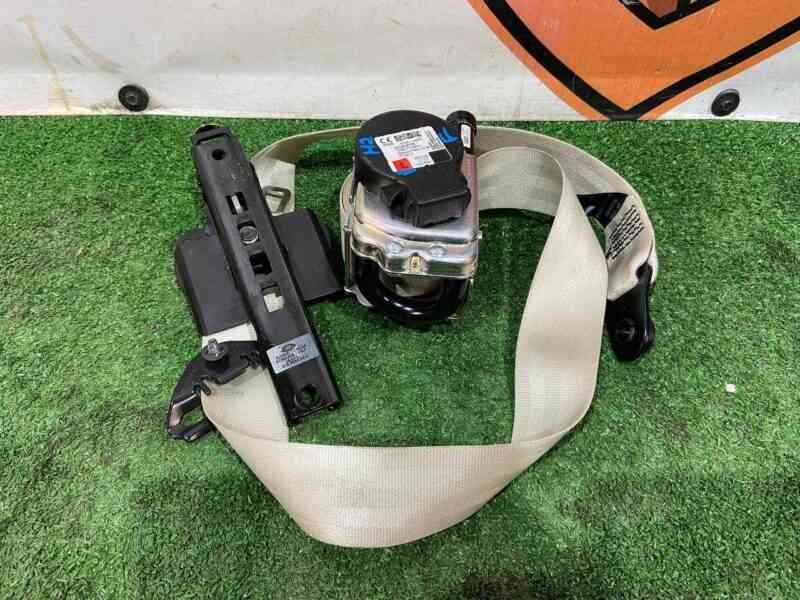 LR112788 Front left seat belt Range Rover L405 (2013-2021) Used cost 150 € in stock 1 pcs.