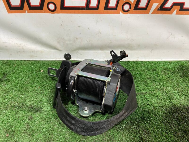 LR112818 Seat Belt Rear Left Right Range Rover L405 (2013-2021) Used cost 100 € in stock 1 pcs.