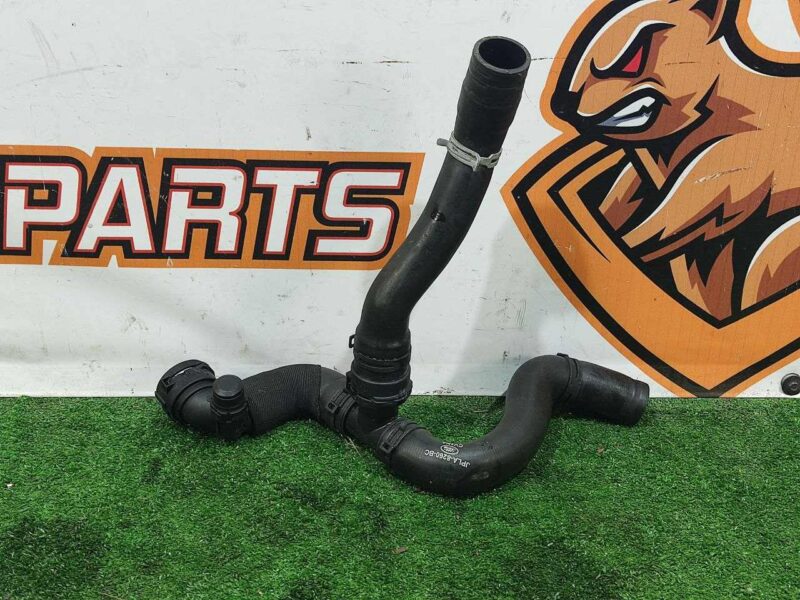 LR113130 Upper radiator hose 3.0 Range Rover Sport L494 (2014-2022) Used cost 45 € in stock 4 pcs.