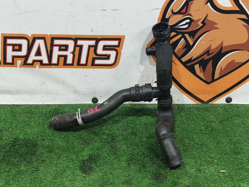 LR113130 Upper radiator hose 3.0 Range Rover Sport L494 (2014-2022) Used cost 45 € in stock 4 pcs.