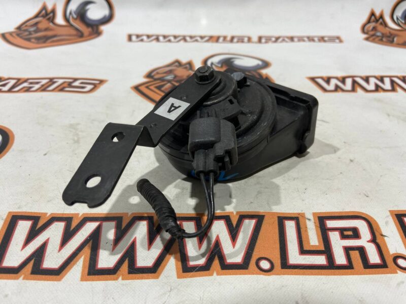 LR113191 Horn left Land Rover Discovery 5 L462 used cost 40 € in stock 7 pcs.
