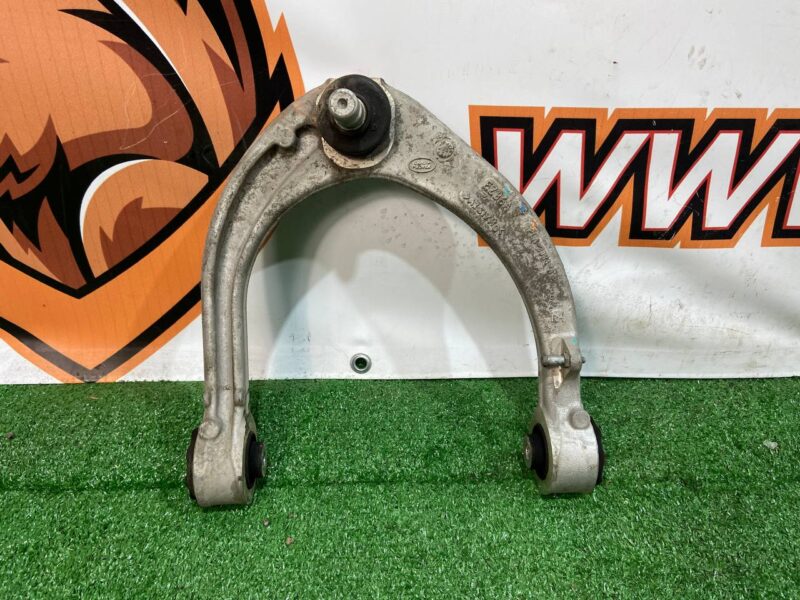 LR113262 Front suspension arm, right upper Land Rover Discovery 5 L462 (2017-) Used - Image 16