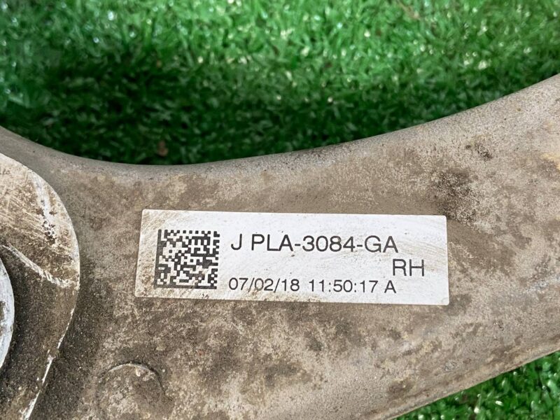 LR113262 Front suspension arm, right upper Land Rover Discovery 5 L462 (2017-) Used - Image 17