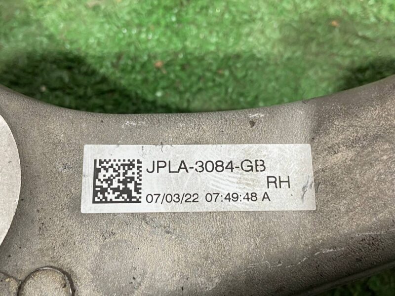 LR113262 Front suspension arm, right upper Land Rover Discovery 5 L462 (2017-) Used - Image 21