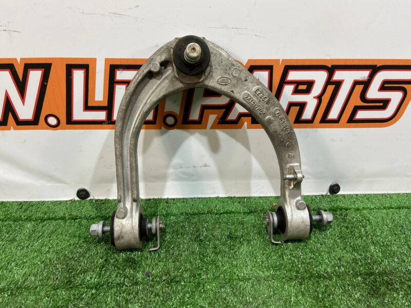 LR113262 Front suspension arm, right upper Land Rover Discovery 5 L462 (2017-) Used cost 95 € in stock 10 pcs.