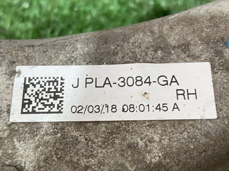 LR113262 Front suspension arm, right upper Land Rover Discovery 5 L462 (2017-) Used cost 95 € in stock 10 pcs.
