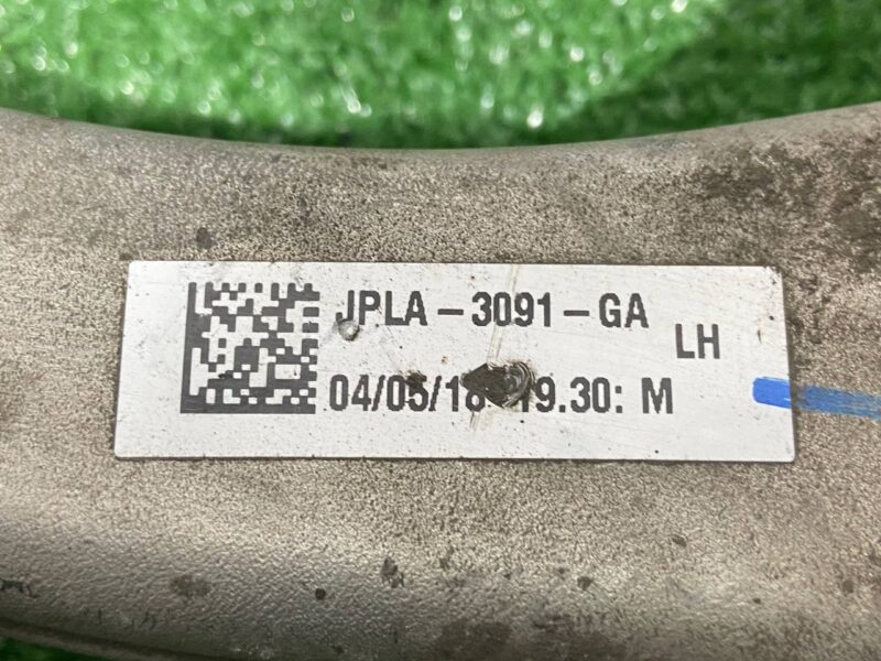 LR113268 Front left upper suspension arm Land Rover Discovery 5 L462 (2017-) USED cost 120 € in stock 1 pcs.