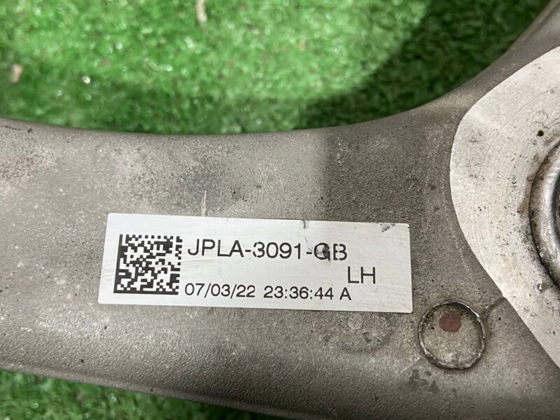 LR113268 Front left upper suspension arm Land Rover Discovery 5 L462 (2017-) USED - Image 15