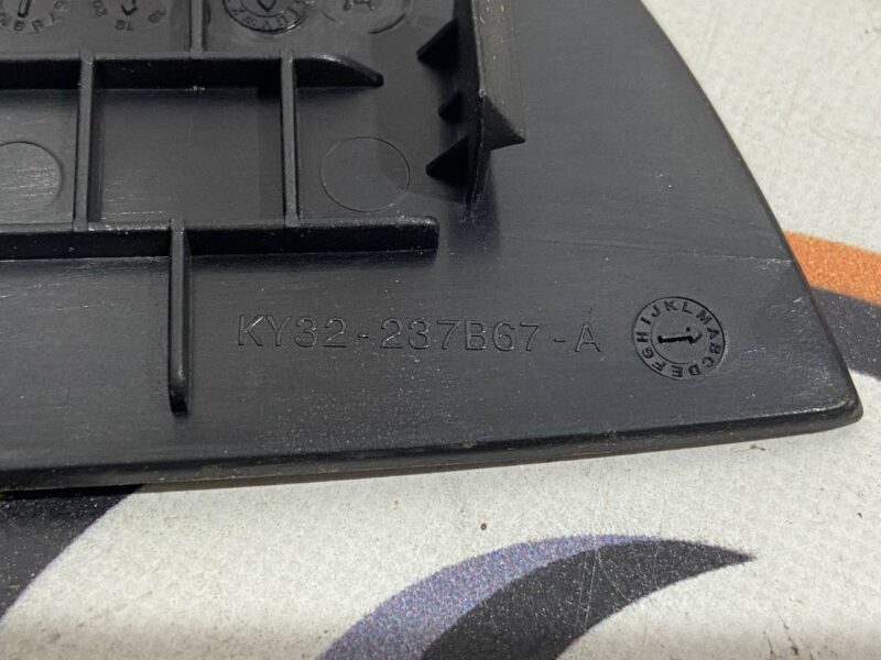 LR113294 Switch molding left rear door card Land Rover Discovery 5 L462 used cost 30 € in stock 1 pcs.