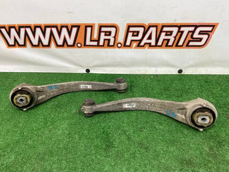 LR113871 Front lower left/right lever Range Rover Velar L560 (2018-) USED cost 120 € in stock 6 pcs.