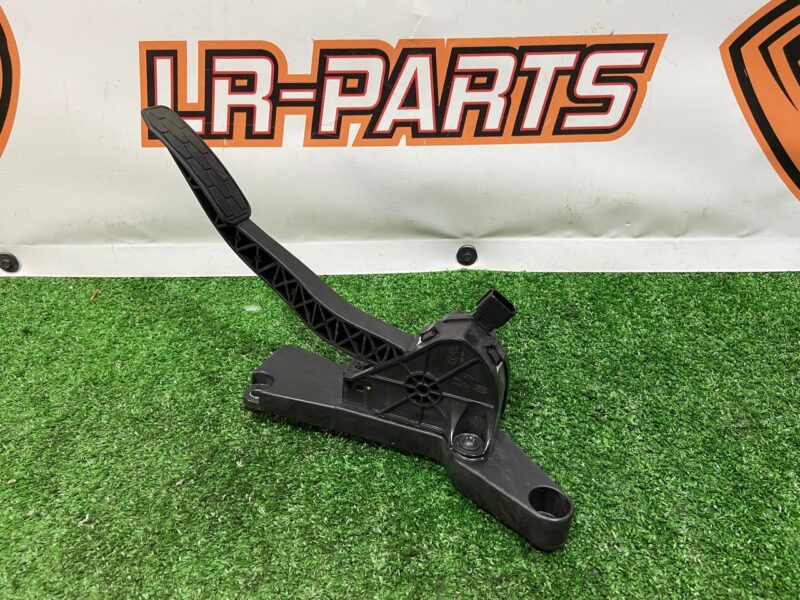LR113946 Accelerator pedal assembly 2.0D Range Rover Velar L560 (2018-) Used cost 50 € in stock 1 pcs.