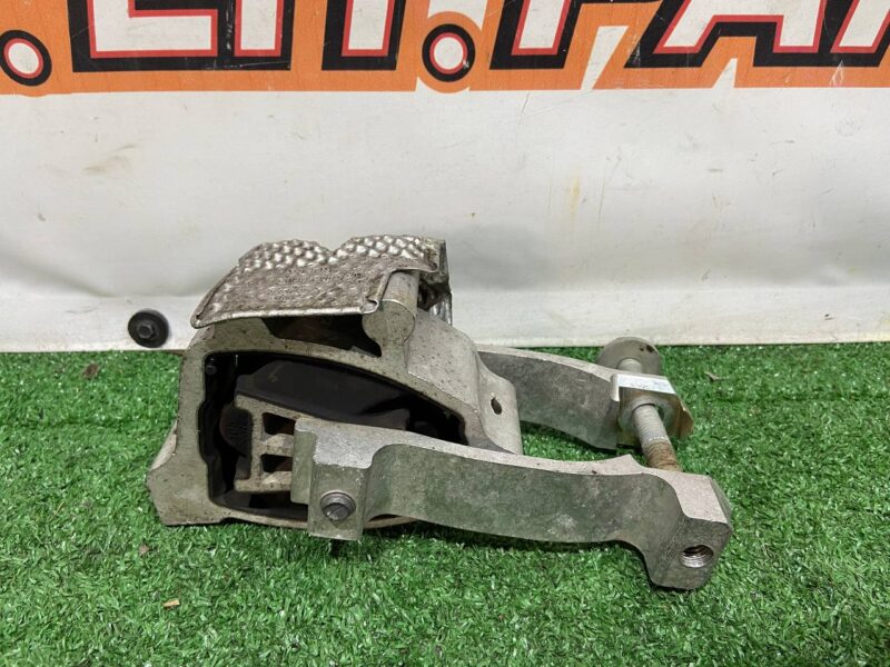LR114070 Motor mount Land Rover Discovery Sport L550 (2015-) USED cost 60 € in stock 3 pcs.