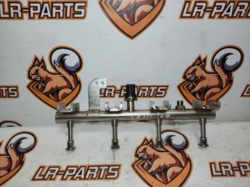 LR114169 Fuel rail Range Rover Velar L560 (2018-) Used cost 70 € in stock 1 pcs.